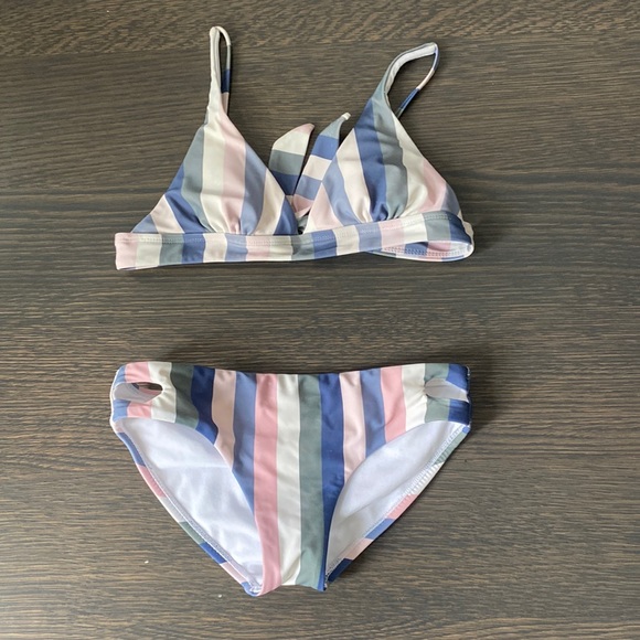TILLYS STRIPPED BIKINI WITH TIE IN BACK SIZE KIDS 10 - Picture 1 of 2